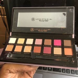 Anatasia eyeshadow palette